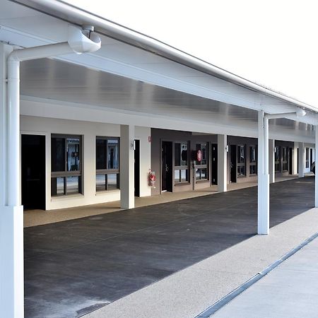 Miles Western Downs Motor Inn מראה חיצוני תמונה