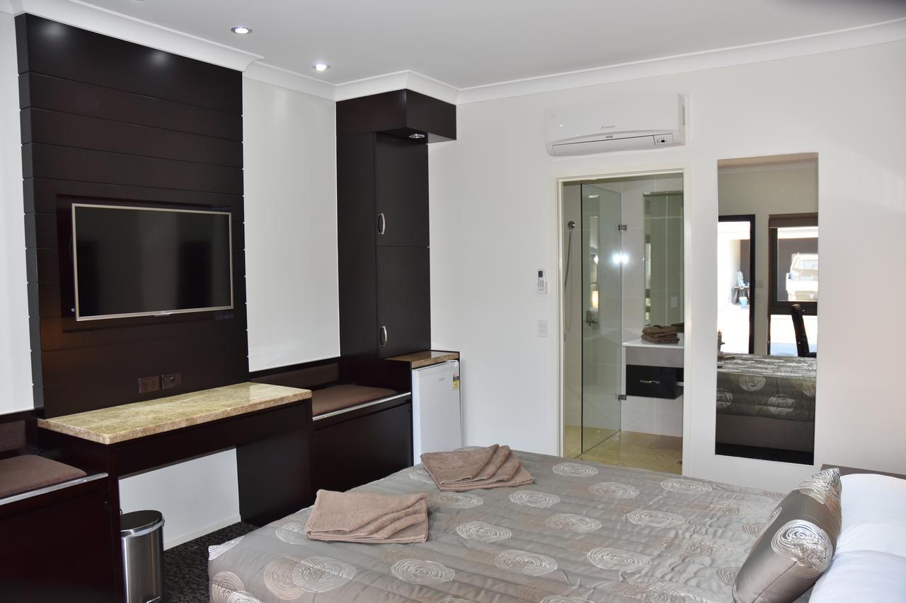 Miles Western Downs Motor Inn מראה חיצוני תמונה