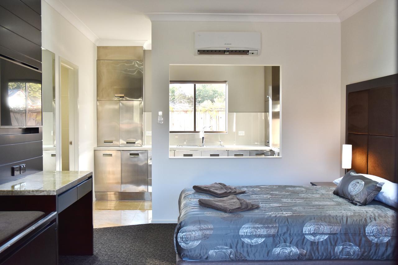 Miles Western Downs Motor Inn מראה חיצוני תמונה