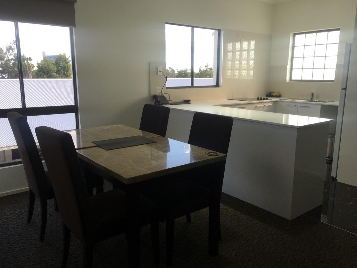 Miles Western Downs Motor Inn מראה חיצוני תמונה
