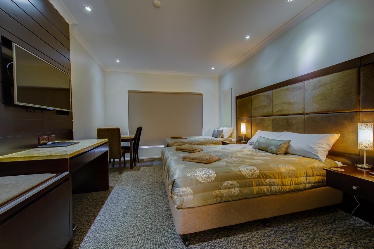 Miles Western Downs Motor Inn מראה חיצוני תמונה