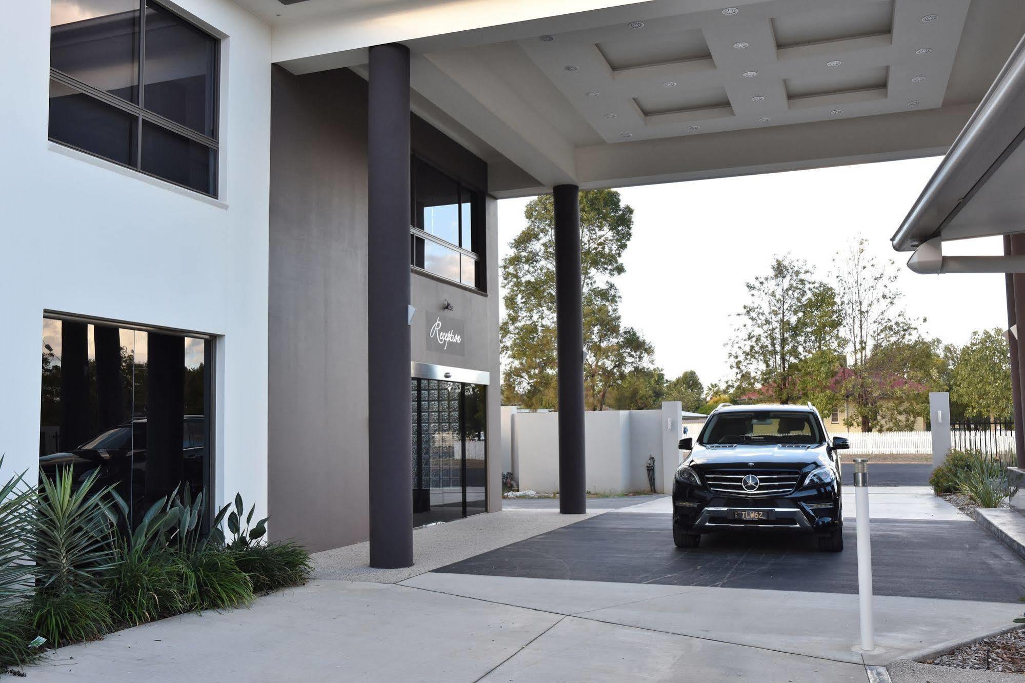 Miles Western Downs Motor Inn מראה חיצוני תמונה