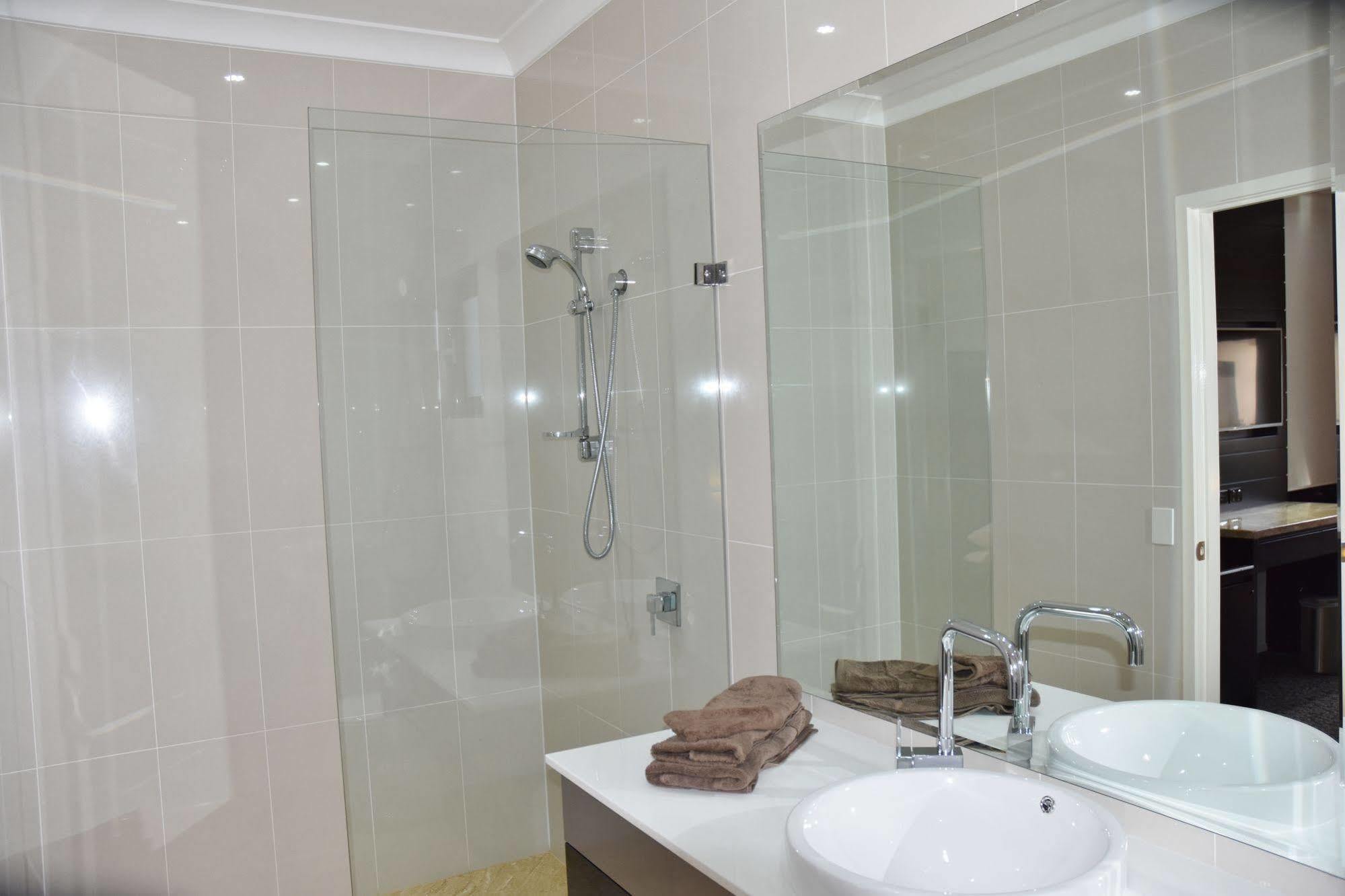 Miles Western Downs Motor Inn מראה חיצוני תמונה