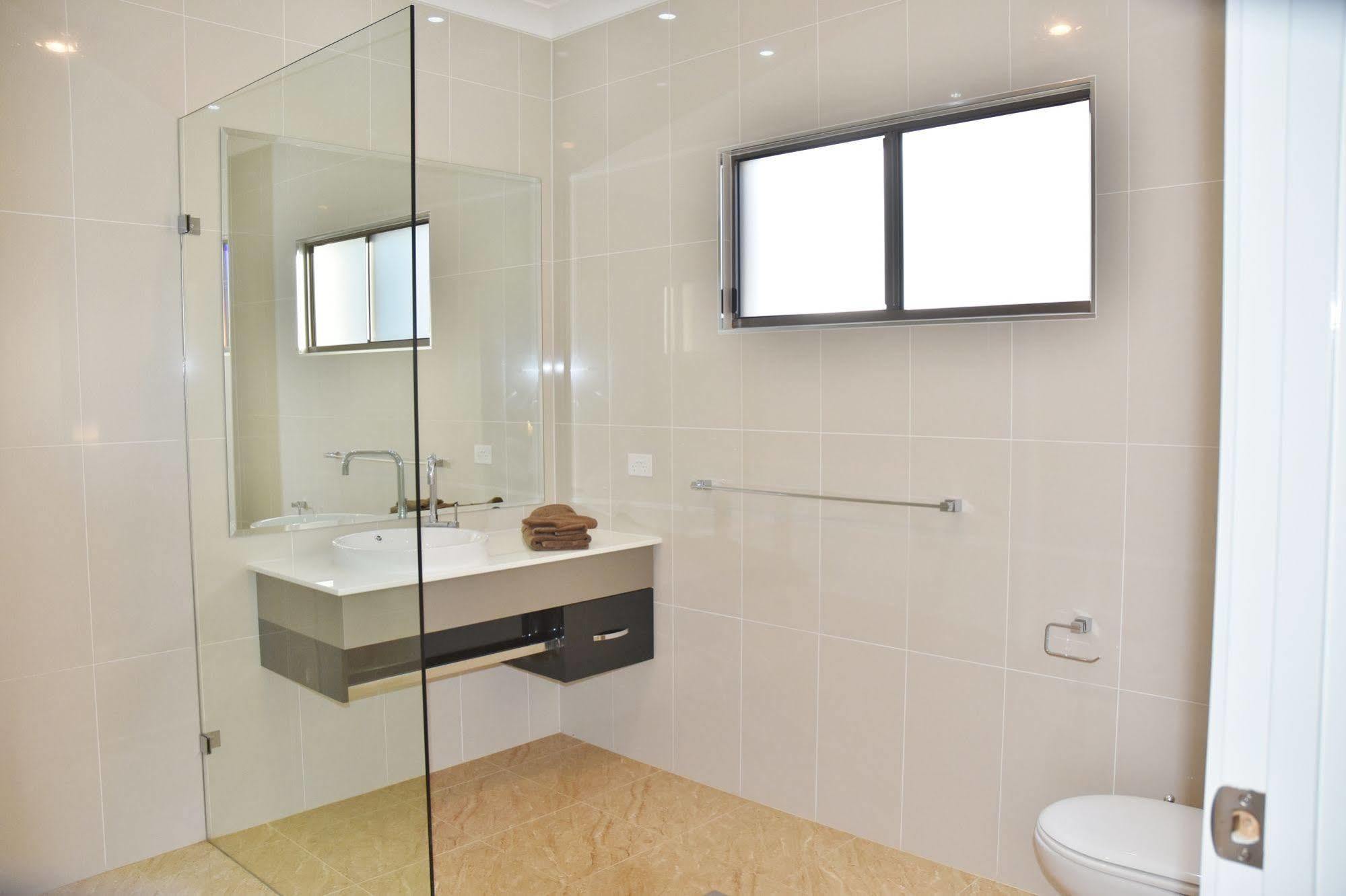 Miles Western Downs Motor Inn מראה חיצוני תמונה