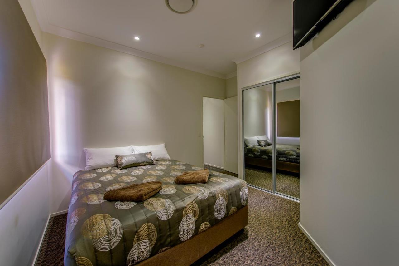 Miles Western Downs Motor Inn מראה חיצוני תמונה