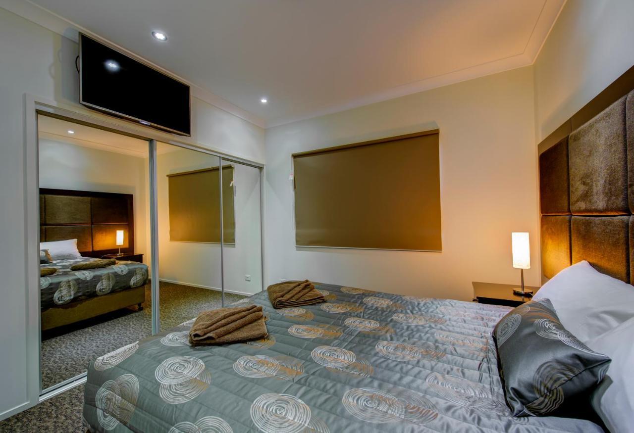 Miles Western Downs Motor Inn מראה חיצוני תמונה