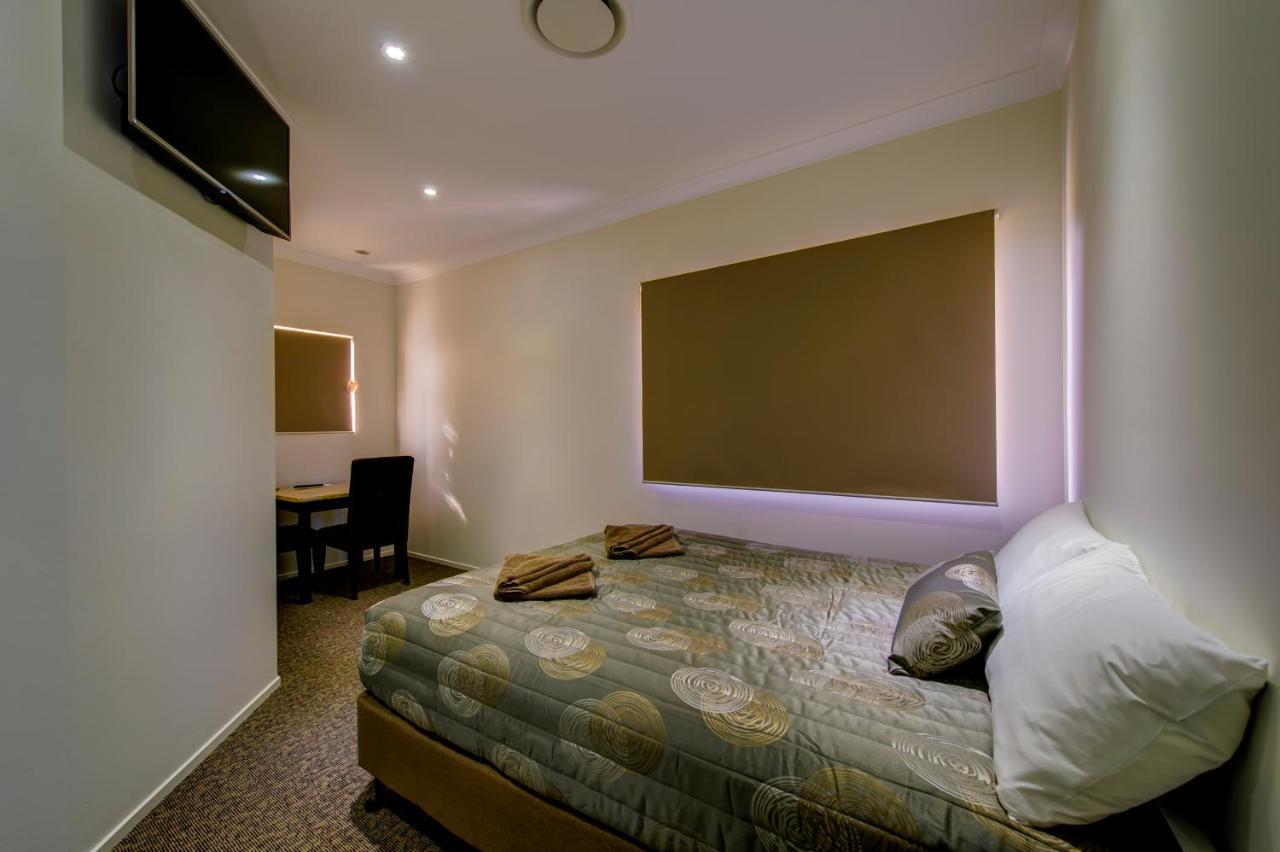 Miles Western Downs Motor Inn מראה חיצוני תמונה